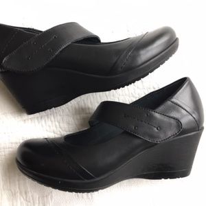 Cute cute cute Dansko wedge Mary Janes 37